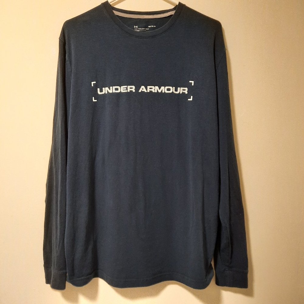 Under Armour LongSleeve Loose L Dark Blue small hole near bottom